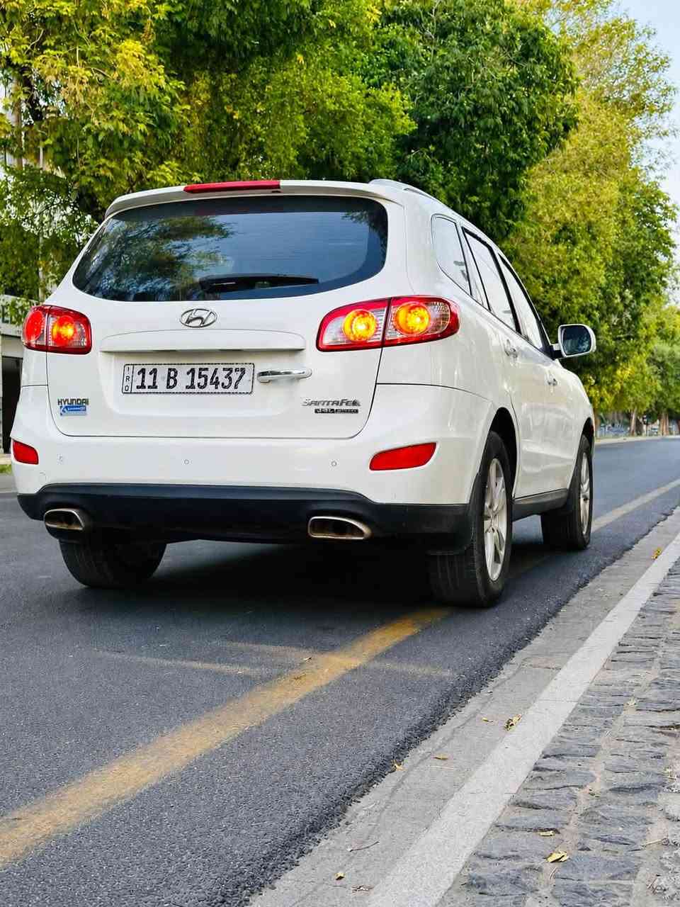 السلام عليكم
عندي سنتافيا  2010خليجي مكينة 3.5 ستة سلندر V6بلادية ممفتوحة تبريد منضومة كاملة (جديدة) تخم تاير (جديد) 
بيها صبغ بسيط مذكور بالسونار 
فول مواصفات 
فتحة 
بصمة 2
شاشة 
كشنات جلد كهرباء السايق و الراكب
3 قطع تبريد 
7 راكب
داخل بيجي 
تحكمات ستيرن مري شفط
حساسات 
السيارة على ايدي من الشركة طلع بالسونار البنيد مصبوغ السيارة مكفولة من الحادث والمعجون ومن الفتح 
السعر 145 وبيها مجال حك الجية عنواني بغداد حي اور 
الرقم ***********
