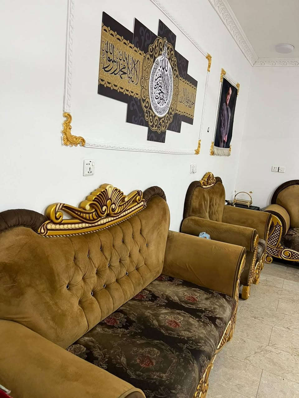 السلام عليكم تخم للبيع  10 مقاعد بحاله جيده مكاني بغداد للاستفسار ***********
