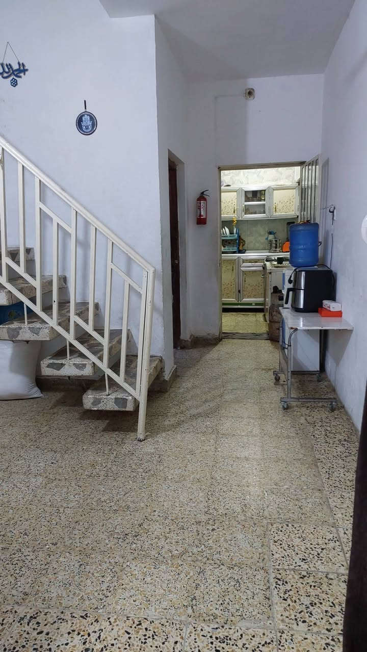 بيت للبيع بالحريه الثانيه الفرع المجاور دائره الكهرباء ثاني قطاع مساحه ١٠٥ واجهه ٦ونص نزال ١٥ السعر ١٨٥ للاستفسار اكثر ***********
