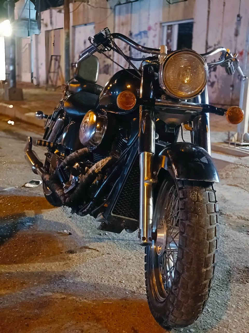 الوحش للبييع الوحش للبييع هوندا شادو 400cc مكينه كير ضفيره بلاديه ما مفتوح بيه برغي عليه سرفس وادامه كامله من بلكات وكابريته الدراجه وياها زوج جنط مرتب  بدون اوراق فقط مكاتبه عنواني ميسان للأستفسار رقم ***********

