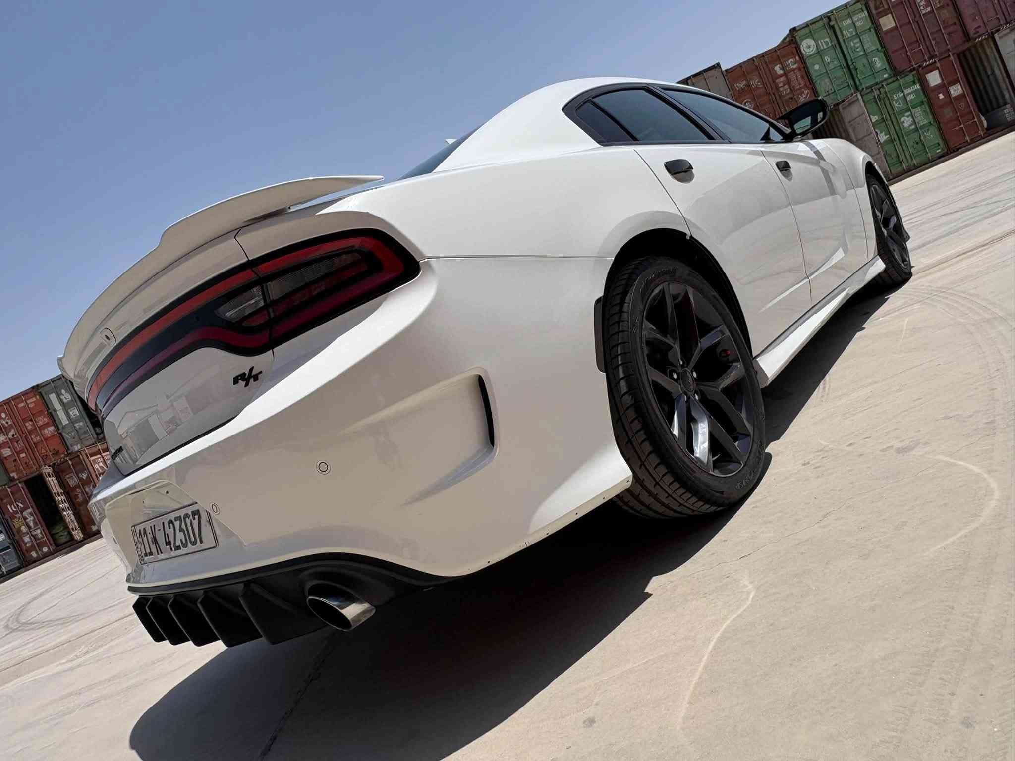 السلام عليكم
عندي دوج تشارجر RT 5700 
موديل 2019 super track pack
ممشى السيارة 77 ميال 
كشنات حضن كنتارا + جلد 
مواصفات الارتي معروفة من حساسات خلفية من شاشة كبيرة من سماعات Alpine من شفتات ستيرن 
كزوز رياضي بلاد دبات سود جاية وياها
عندي وياها لحايه ودوس ودفيوزر اسود ولايت متغير و اويل كاج كان اني شايلهم من السيارة
حادث السيارة جاملغين امامية واحد مبدل والثاني فقط صبغ ونص البنيد صور الحادث والسونار  داخل البوست 
السعر 185 وبيها مجال 
مكان السيارة بغداد / الشعب 
رقم الهاتف : *********** استاذ احمد
