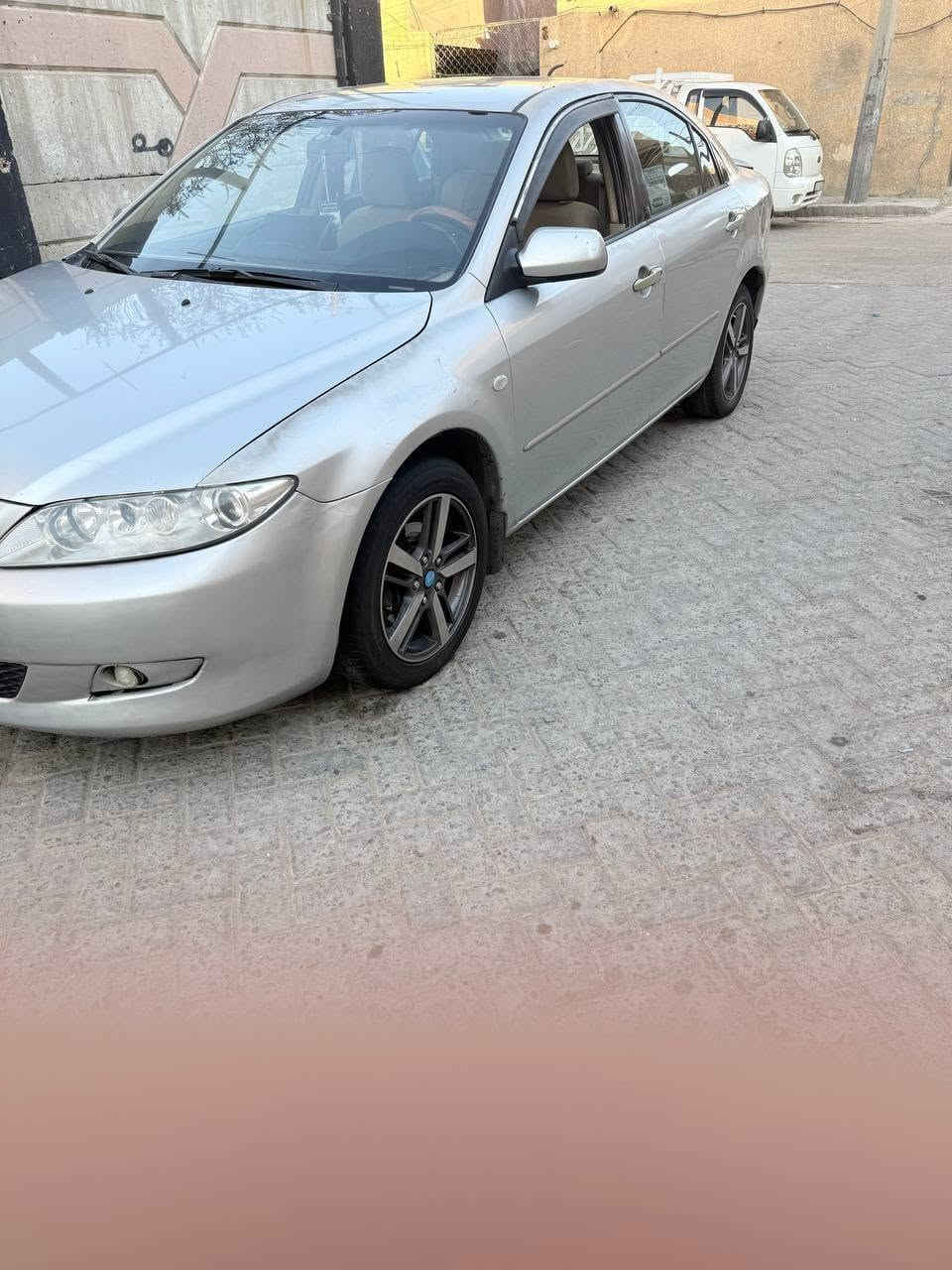 مازدا ياباني وارد خليجي اوتماتيك 
زوم 6 موديل 2003 محرك 2000 
رقم بغداد 
سيارة بلادية بدون صبغ 
محرك كير خير من الله
مشط ستيرن جديد 
كهربائيات كلهة شغالة
تبريد شغال 
مكانهة بغداد 
سعر 44 
هاتف ***********

