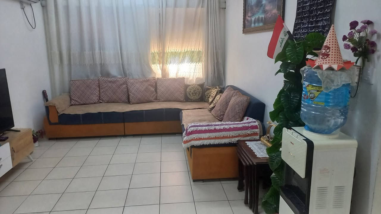 السلام عليكم شقه للبيع ١٠٠متر نظام غربي موقع a2 طابق ثامن عماره مفتوحه مؤسسة الشهداء بأسمي مع سبالت والأثاث السعر ١٠٥ للإستفسار هاتف ***********
