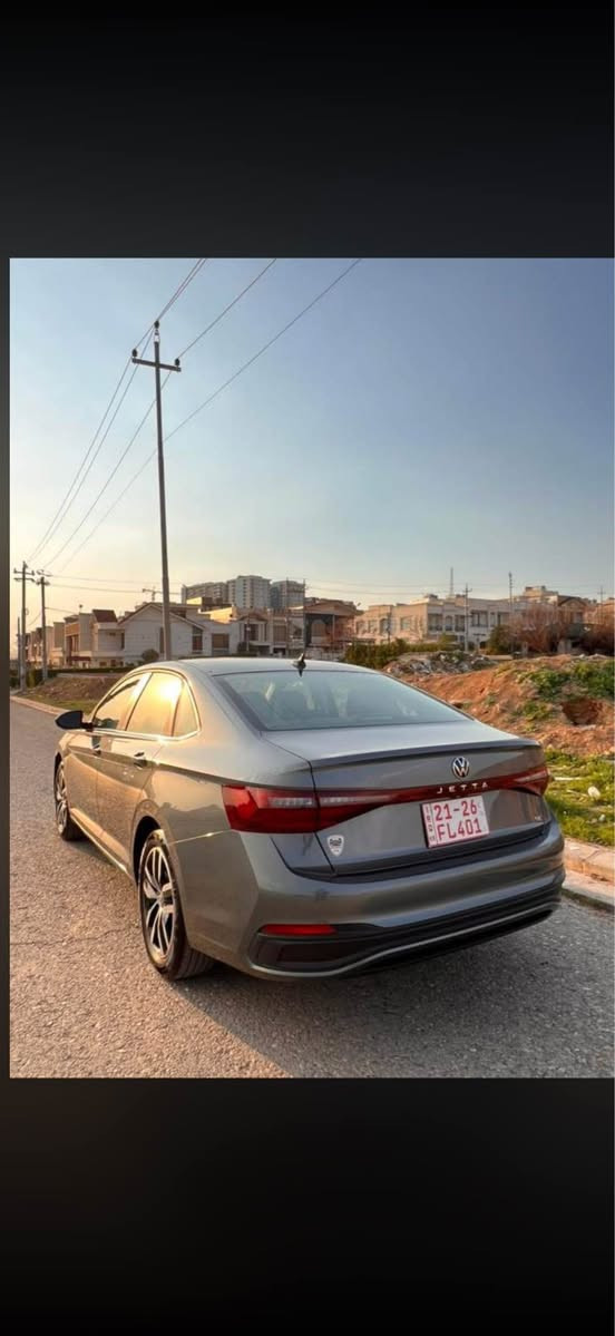 Volgswagen jetta SE 2025 
Se be panorama shaghal basma kushen jld kushen hetar sayaraka raqama jaheza bas bonete sbuxa be zhore erbag sukan u shane taqya be zhore bawaba radeta radar hamue beladya 23,000 km roeshtya 
S3re 165 waraqa u majalake kame tedaya 
3vwex7bu4sm030951
Shwen hawler
*********** أربيل, العراق
