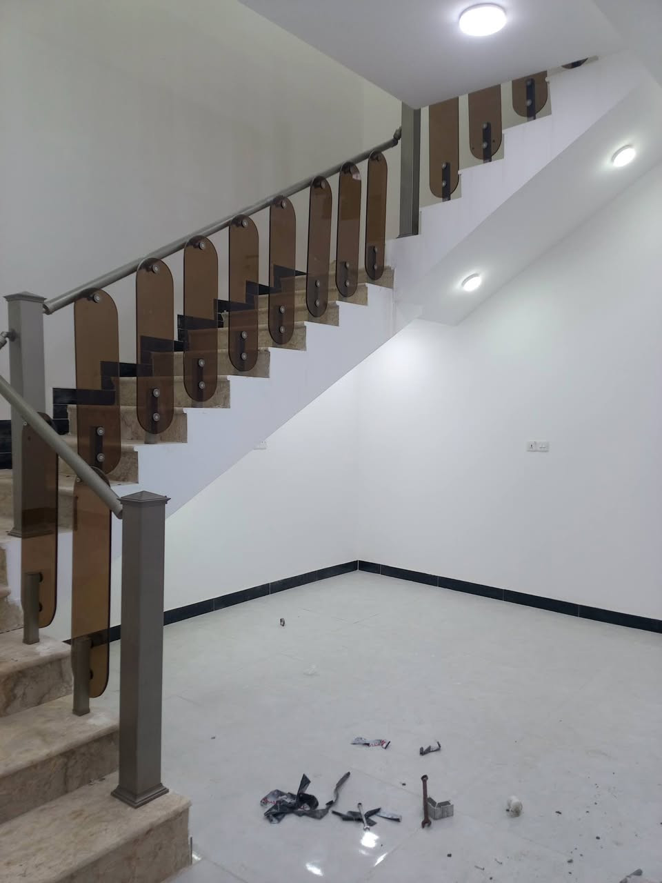 تخفيضات هائله عمل  المحجرات  لامنيوم  التركي 3خطوط صار35الف جميع موديلات عليهن تخفيض الجميع اعمال المحجرات المنيوم التركي بسعار مناسبه سعر عندي جميع النقاشات عليهن تخفيض ومحجر الجام ضدكسر وعاج 25الف بايه تركي درجه اولى شركه اولسان ضمان بلون وقوه 10سنوات جميع موديلات لألوان متوفره نشتغل جميع المناطق البصره لاستفسار أكثر  اتصل بنا ***********
