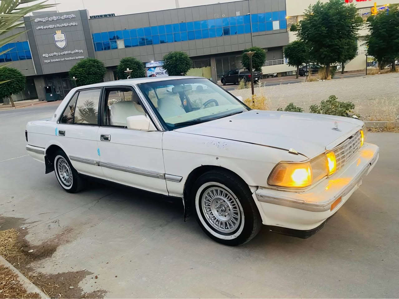 سيدان ئةبوتاچ بيلاد ئؤتؤماتيك گيرومةكينة ئةرنةب 300مةرخوب پيشوودواي تازةداگيراوة بي تةقةورةقة جوارتايةيي خةت سپي جوارجام كارةبا تةبريدي كامل عةشيا نةقسي هةية مؤديلي 1990ئارمي پلاستيكي سليماني ئارموئةوةليات براوةبةشةرت سيعري 21گةلاومةعامةلة*********** السليمانية, العراق
