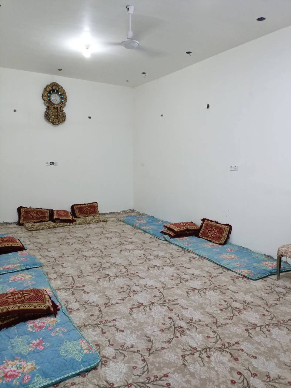 بيت للبيع
منطقه حواس منطقه الجشعم 

المساحه 350متر 

يحتوي /اربع غرف نوم /اثنين من الغرف سويت 

يحتوي على استقبال /و صاله عدد 2/

مطبخ حار مع بارد يحتوي على اربع حمامات 

حديقه كبيره 

بناء درجه اولاه طابوق ماعدا الطابق الثاني 

بناء جديد قريب على شارع العام

الاستفسار ***********

***********
