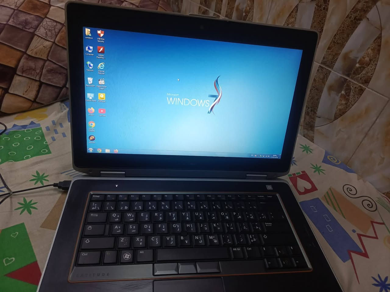 السلام عليكم 
لابتوب للبيع شركه DELL
مواصفات لابتوب حجم الشاشه 14 انج
المعالج Cori5 جيل 2 الرام 8GB
مع مساحه تخزين 320GB كيبورد عربي انكليزي .
يجي ويه لابتوب موس و شاحنه . السعر 90 الف وبي مجال
للتواصل على الواتساب
***********
