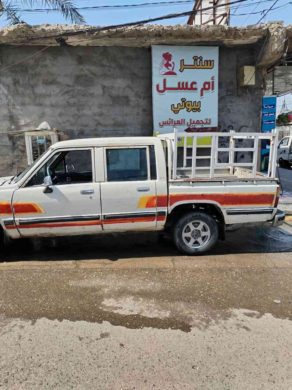 سلام عليكم بيكم للبيع الموديل 88 كير ومحرك نضاف تحويل مباشر السعر 30 ورقه وبيها مجال المكان الانبار الكرمه للاستفسار الاتصال على الرقم ***********
