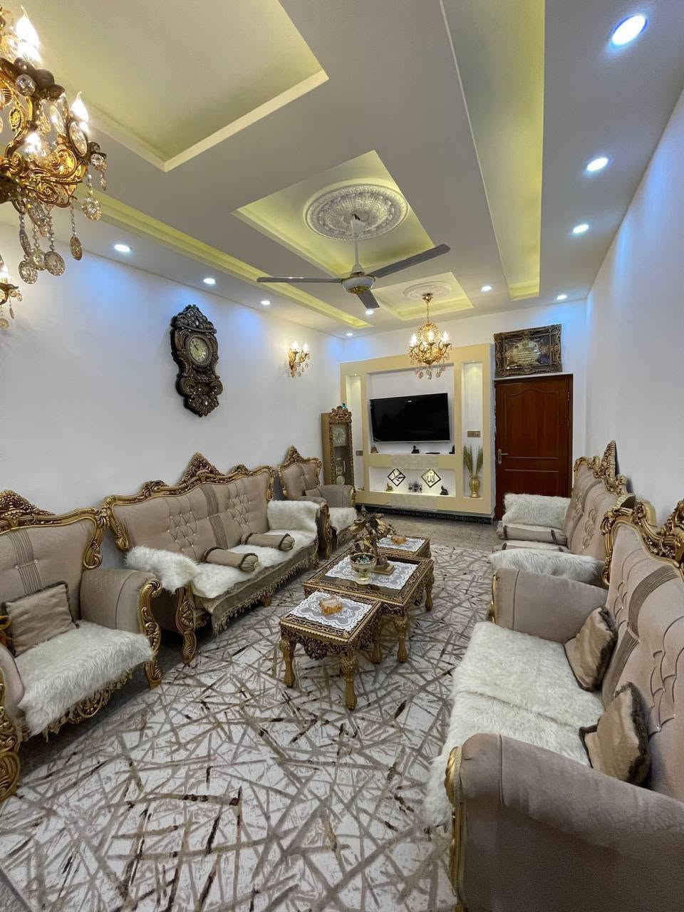 السلام عليكم 
بيت للبيع  ١٥٠م
الواجهة 7.5     النزال 20
الموقع-محمودية-طليطلة
للتواصل ***********
