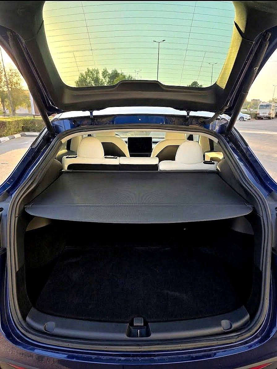 🚘: تسلا موديل Y لونج رينج (Tesla Model Y Long Range AWD)
🌟 الفئة: (دبل ماطور - دفع رباعي)
📅 الموديل: 2024
🛣️ الممشى: 20,000 ميل
🔢 رقم الشاصي: [7SAYGDEE3RA268033]
​⚙️ أبرز المواصفات والتقنيات:
​الاتصال والتحديثات: السيارة أونلاين ومحدثة على أحدث إصدار .
​الأداء: منظومة دبل ماطور (Dual Motor) مع نظام دفع رباعي (AWD) لتسارع وقوة ممتازة مع مدى قيادة طويل (Long Range).
​المقصورة: فخامة مطلقة باللون الأبيض الملكي (White Interior) مع مقاعد جلد ممتازة.
​الخارجية: لون أزرق جويتي (Deep Blue Metallic) 
​التكنولوجيا: الشاشة الرئيسية الكبيرة المتكاملة للتحكم بجميع خصائص السيارة، أنظمة الأوتوبايلوت (Autopilot).
​الرقم: رقم أربيل (جاهزة للتحويل).
​✅ حالة السيارة والضرر:
​الضرر: بسيط جداً (قطعتين صبغ فقط: جاملغ خلفي عكس السائق + بباب الصندوق).
​الأيرباك: سليم 100% (بدون أيرباك - مكفول بشرط الفحص).
​السيارة مكفولة ومفحوصة بالكامل: (، باتري، ماطور، وأنظمة البرمجة ممتازة وجاهزة للاستخدام).
​💰 السعر: [217$]
📍 الموقع: بغداد / الأعظمية
📞 للتواصل والاستفسار (اتصال أو واتساب): ***********
