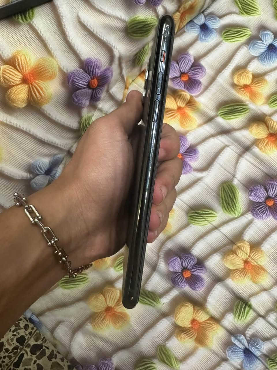 iPhone 11 Pro Max للبيع
الجهاز نظيف جداً، ما بيه كسر أو فطر، الشاشة واللمس والكاميرات كلها شغالة تمام ذاكرته 256g .
البطارية مبدلة.
يجي وياه كفر، شاحن أصلي وكارتونة الجهاز.

السعر 350 ألف قفل، غير قابل للتفاوض.
الرجاء عدم المراسلة إذا مو جاد بالشراء
