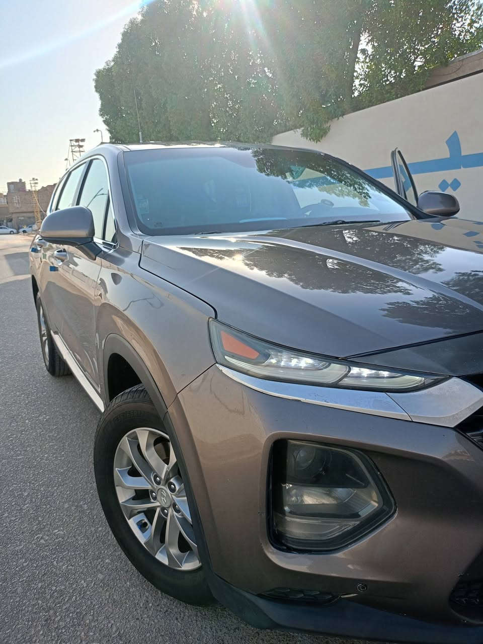 السلام عليكم بيع مستعجل سنتافي مديل 2019  (سعرها 150$ وبيها مجال حك الجيه) سياره بيها ضربه خفيفه ركن الجاملغ وحافة البنيد بدون داخل وصبغ قليل جوه قبق البانزيز السياره جديده ماشيه 50الف.مواصفاتها رادار امامي ورادار جانبي ورادار خلفي  شاشه جبيره تبريد ثلج  تثبيت مسار ووقوف ذاتي اوتو هولد سايد بريك بصمه فول تحكمات ستيرن تبريد خلفي محرك 4سلندر جديد سياره ماناقصها برغي مكاني نجف للاستفسار: ***********
