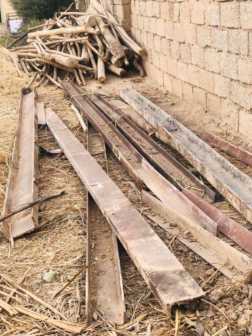 شيلمان البيع العدد 8الطول 4ونص معه خشب اتصل وتدلل***********
