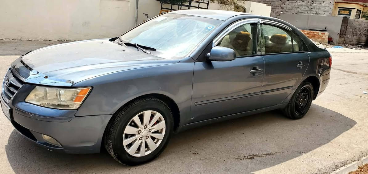 السلام عليكم
سوناتا موديل ٢٠٠٩ 
مكينه 2400 المرغوب 
مكينه+الكير نضافه ٧٥ 
 صدرها نضافه ٩٠ بلميه 
تخم تاير جديد 
صبغ سياره فول  عام 
سبب الصبغ جراد 
حادث امريكا قبق بانزين 
تكم +حوض+شاصي + لغد (كفاله_عامه)
رقم جديد تحويل بسمي
هزه جديده 
(دوشمه+شاشه+كامره +تحكمات _ستيرن )
  ( ملاحضه جامه امامي مفطره)
باجكتورات كلها شغاله 
 سعرها٨٨بي مجال لشراي   شي قليل 
***********  بعقوبه
