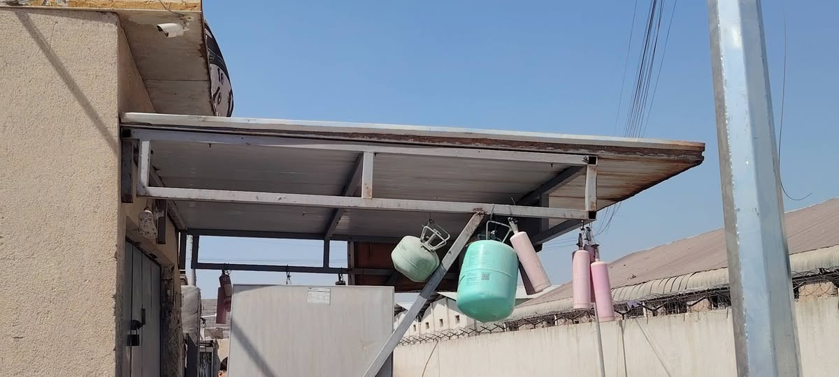 قمريه سندويج بنل نظيفه قياس 3 ب3 السعر ب300 عنواني المعقل هاتف ***********
