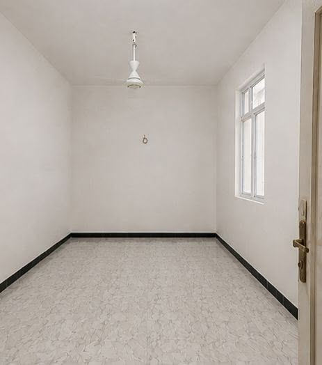 السلام عليكم بيت للبيع في حي الايح بصف شارع الحافظ مقابل جامعة كربلاء خلف حسينية الإمام الحسن المجتبى سعر ٦٥ ١٠٠ متر بناء طابوك طابق واحد غرفة وصالة ومطبخ وصحيات داخلية وخارجية و طارمة وحديقة نقوصات باب داخلية للغرفة وسطح كير فقط ٠
***********
