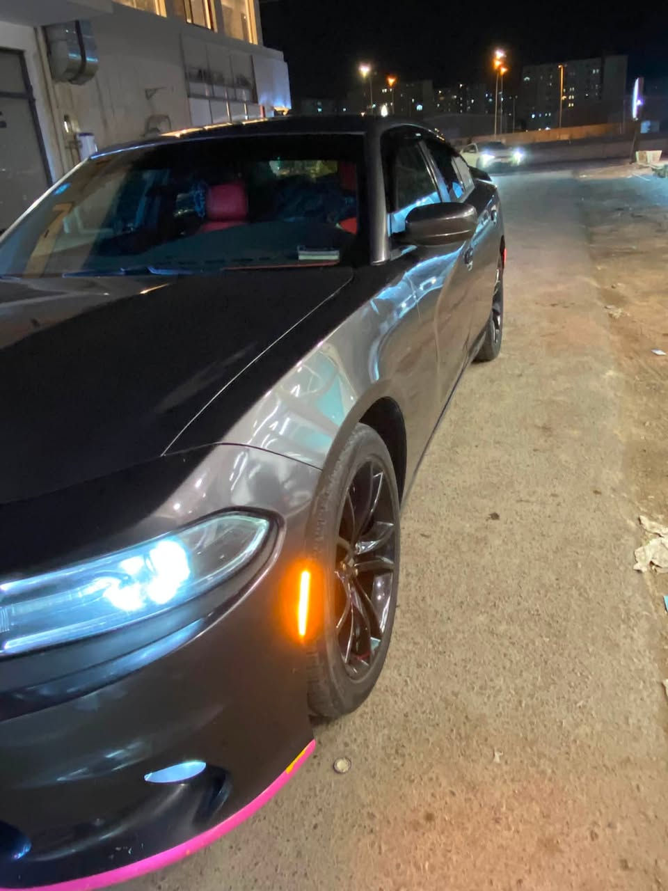 السلام عليكم 
Dodge Charger 2015 | دوج تشارجر 2015
سيارة ملكية استخدام شخصي بحالة ممتازة وجاهزة من كافة النواحي (مال جناي)، بدون أي مصاريف.
المواصفات:
 الموديل: 2015 (أصل)
 الرقم: بغداد دولي (باسم صاحب السيارة / تحويل مباشر)
 المواصفات الداخلية: شاشة كبيرة
 المحرك والكير: كير، محرك، وتبريد ثلج بحالة ممتازة
 القطع الاستهلاكية: صدر جاهز بالكامل
 الوجهية: البجم كبس
حالة البودي والملاحظات:
 الحادث: بسيط جداً (جاملغ أيمن فقط)
 الداخل: بدون دواخل نهائياً
 الاستخدام: شخصي، لم تُستخدم في خطوط أو إجهاد
السعر والعنوان:
 السعر: 16,600 $ (166 ورقة)
 الموقع: بغداد - مقابل مجمع بسماية السكني
 للتواصل والاستفسار: ***********
