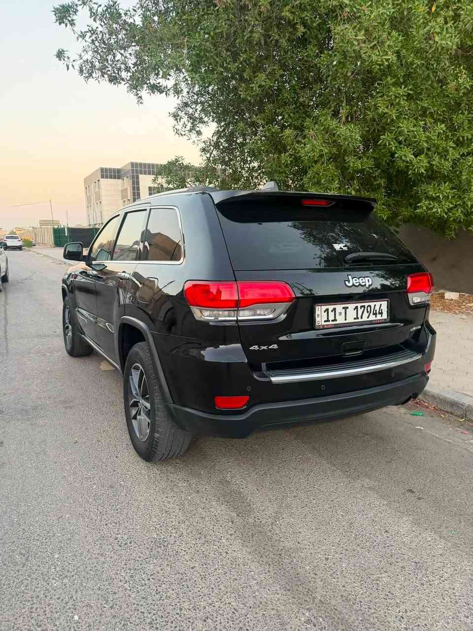 سلام عليكم 
السعر قبل كلشي ب191 
مراوس او بيع بجيب حديث 2024-2025 والفرق موجود 

جيب لمتدد 2018 سنويه بسمي بدون غرامات بدون كلشي 
فول مواصفات 
جاهزه من كلشي حداديه نفض امامي خلفي 
بدون دواخل 
بدون ايرباك
سياره جاهزه عالاخر 
صندوك كهرباء 
لايت زينون 
ذاكره 
فتحه سقف 
حادثه بنيد مبدل 
وركان الجاملغات متعورات صابغهن فقط ملاون 
سعره 191
وترهم مراوس بجيب حديث 2024 -2025 
حديث والفرق موجود 

اتصال او مراسله ***********
مكان السياره بنجف
