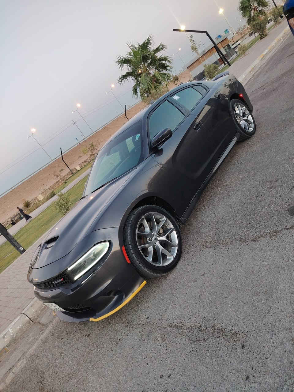 سلام عليكم
جارجر GT . سوبر تراك باك
الموديل : 2021 . (امريكي ) . 
ضرر السيارة بدون دواخل فقط حافة البنيد مع البراكيت الامامي قطعه وحده صبغ فقط البنيد
لون نفطي   مميز 
سيارة جاهزة من اي نقص 
سستم صوت اصلي 
رقم اربيل الجديد مميز. تحويل مباشر 
العداد 112 كيلو متر 
صدر بلاد جاهزه من كل نواحي بعدها بنضافتها
المحرك : V6.  3.6L . 
مكان السيارة الانبار فلوجة  . 
المواصفات :
* شاشه كبيرة مع نظام ملاحة نفكيشن GPS .
* الشاشة مع اوپشنات SRT . 
* سستم صوت الپاين مع سماعات پريميوم .. 
* مقاعد حضن قماش بلاد 
* مقعد السائق كهربائي . 
* حساسات خلفية . 
* تشغيل عن بعد . 
* ستيرن كهربائي
* محدد سرعة . 
* كاميرا خلفية .
* مرايا متحسسة للاضاءة العالية .
* كير شفتات بالستيرن . 
* دخول ذكي (بصمة) .
السعر 230 وبيها مجال

* ⁠للاستفسار.. ***********
