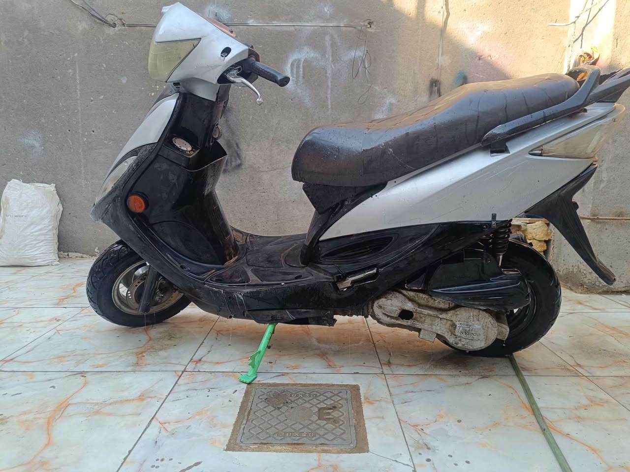 دراجه جي فور شغاله سلف لايت اشاير يمنئ يسرئ بك لايت هورن  قفل سكان قفل جنطه مكينه حلوه ماناقصها شي ب250 وبيها مجال مكاني بلفضليه رقمي ***********
