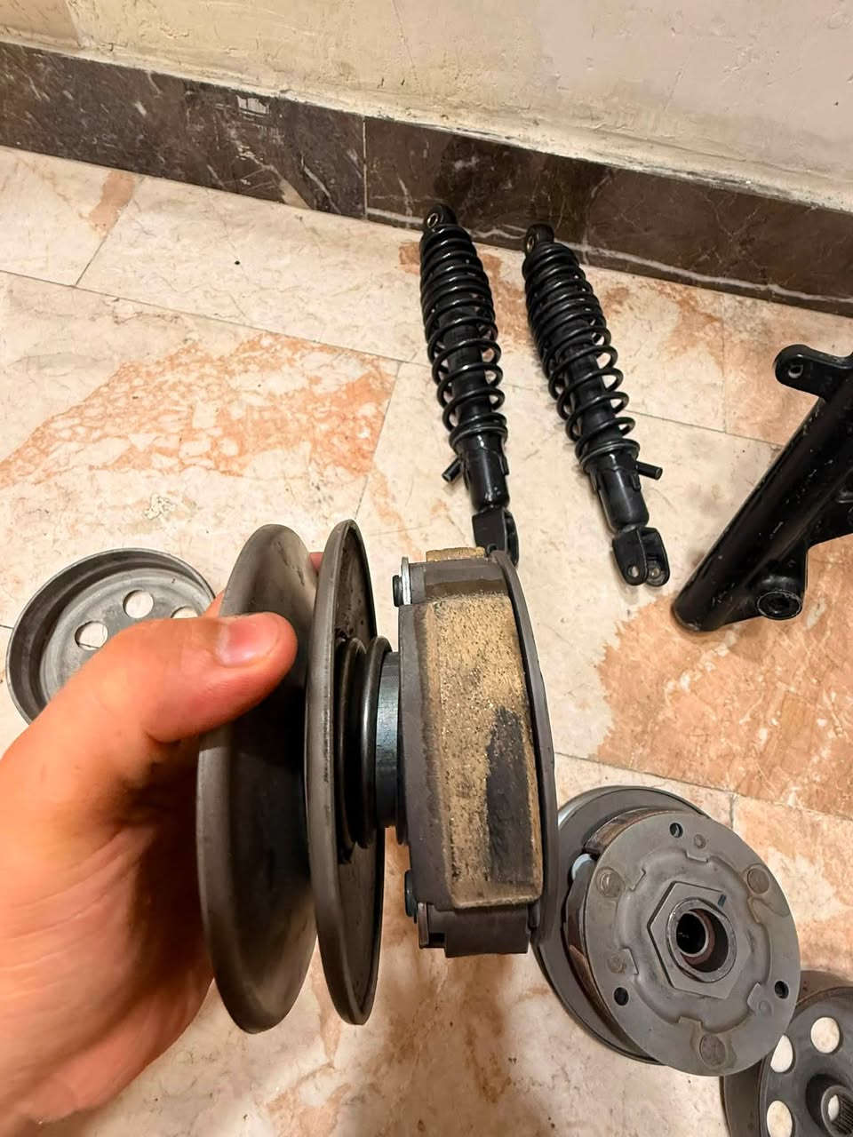 غراض سكنس نثيه وفحل صدر امامي مال نثيه بلادي مابي شي كلجات واحد بلادي بس ممسوح البنز والثاني تجاري بعده جديد مستخدم شي قليل دبلات خلفيه سكنس فحل مابيهن شي كلهن شلع ب 75 وبيهن مجال شي قليل للتواصل *********** العنوان الأعظميه
