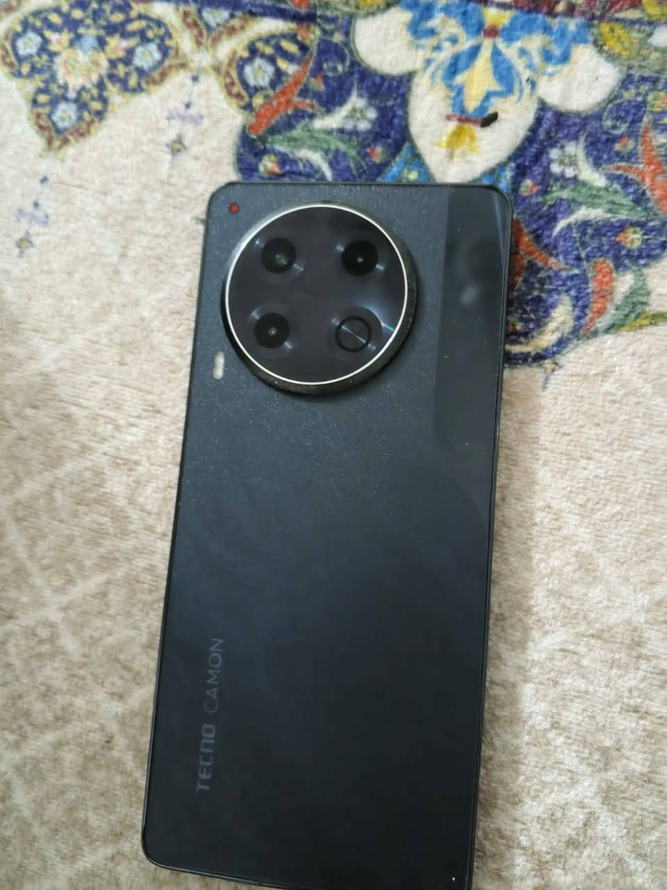 جهاز TECNO CAMON 30 5G  نضيف مستعمل شهرين  بطاريه 5000ذاكره 512 للبيع *********** هاذه رقمي بي واتساب
