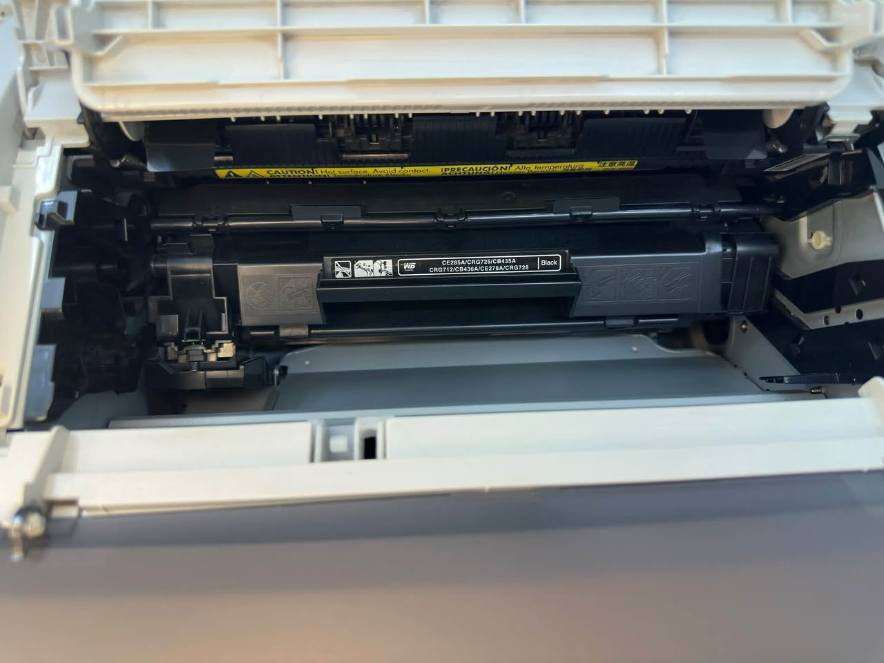 السلام عليكم 
للبيع طابعة Canon LBP6030 wifi ليزر /  أبيض واسود سرعة الطباعة 18 ورقة بالدقيقة ، دقة عالية تصل إلى 2400×600 DP تكدر تربطها Wi-Fi او  USB حجمها صغير ومناسبة للبيت والطلاب والمكاتب الطابعة نظيفة جداً بعدها بالكارتون وغراضها كاملة مثل ما موضح بالصورة  سعرها 125 وبيها مجال بسيط ، مكاني بغداد حي جميلة رقمي ***********
