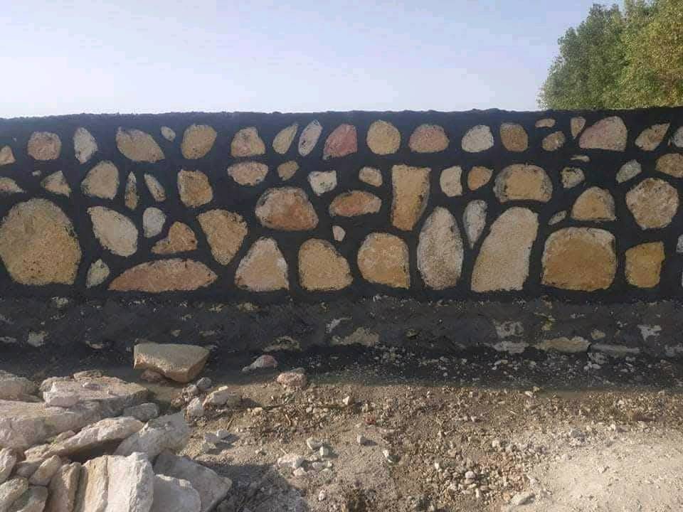 ننفذ شغل حجر وديكور خارجي بشكل مرتب وفخم، مناسب للجدران، الواجهات، السور، والدرج. نشتغل على تصميمات حجر طبيعي/حجر منقوش مع تشطيب قوي وثابت يعطي شكل تراثي وراقي، وبإمكاننا تنفيذ الشغل حسب الطلب وبأكثر من موديل. إذا تريد شغل نظيف ومتين يغير شكل البيت بالكامل، احنا بالخدمة.