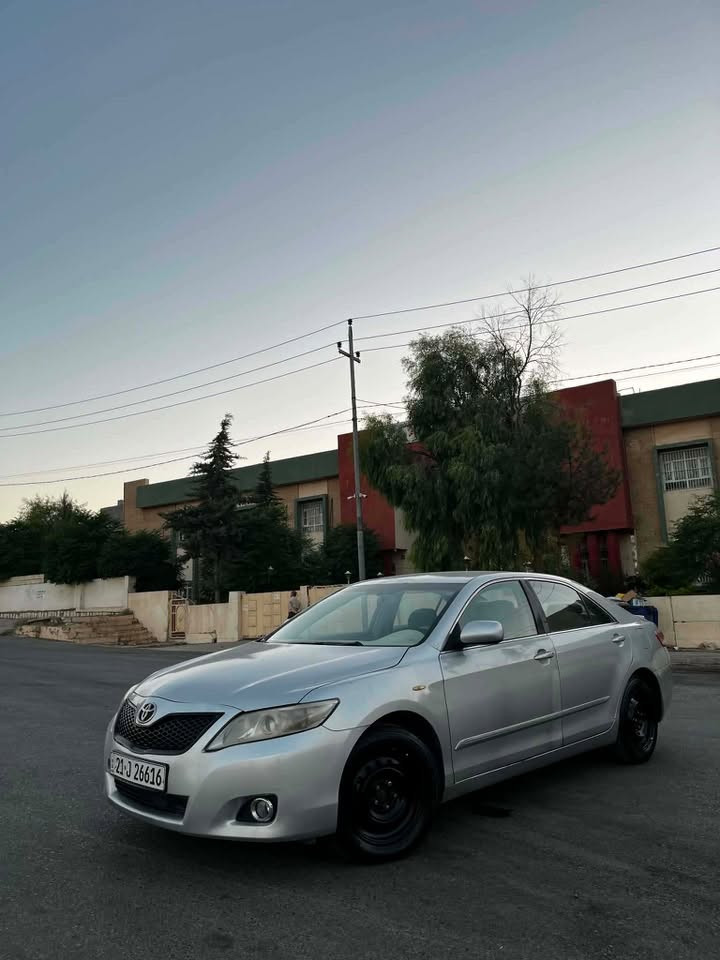 تويتا كامري ٢٠١١ مواصفات خليجية
مواصفات GL معروفة
سيارة جديد گير محرك حدادية جديد 
سيارة فول مواصفات بدون فتحة
سيارة داغل بيجي
ضرر سيارة ٣ قاطع كلير بدون دواغل بدون ارباگ
رقم سنوية جديد بسمي تحويل وكل نفس ليوم

سعر ١٠٥ بي مجال
***********
مكان سليمانية
