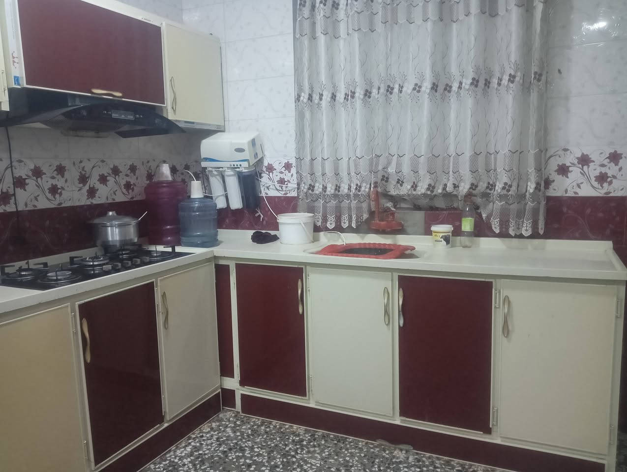 كاونتر للبيع مسويته بتلاثه اله ربع الله شاهد صار سنه كله مرمر اريده مليون ونص تواصل ***********
