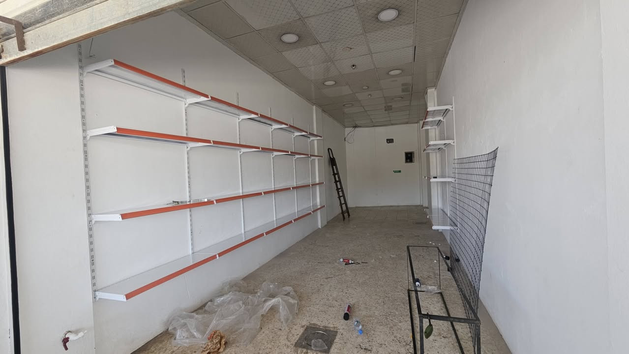 السلام عليكم رفوف مستعمله شهرين بحاله جديده ٢٨ رف مع ٩ مصاطر سعر ٢٠٠ وبيهن مجال مكاني موصل ***********
