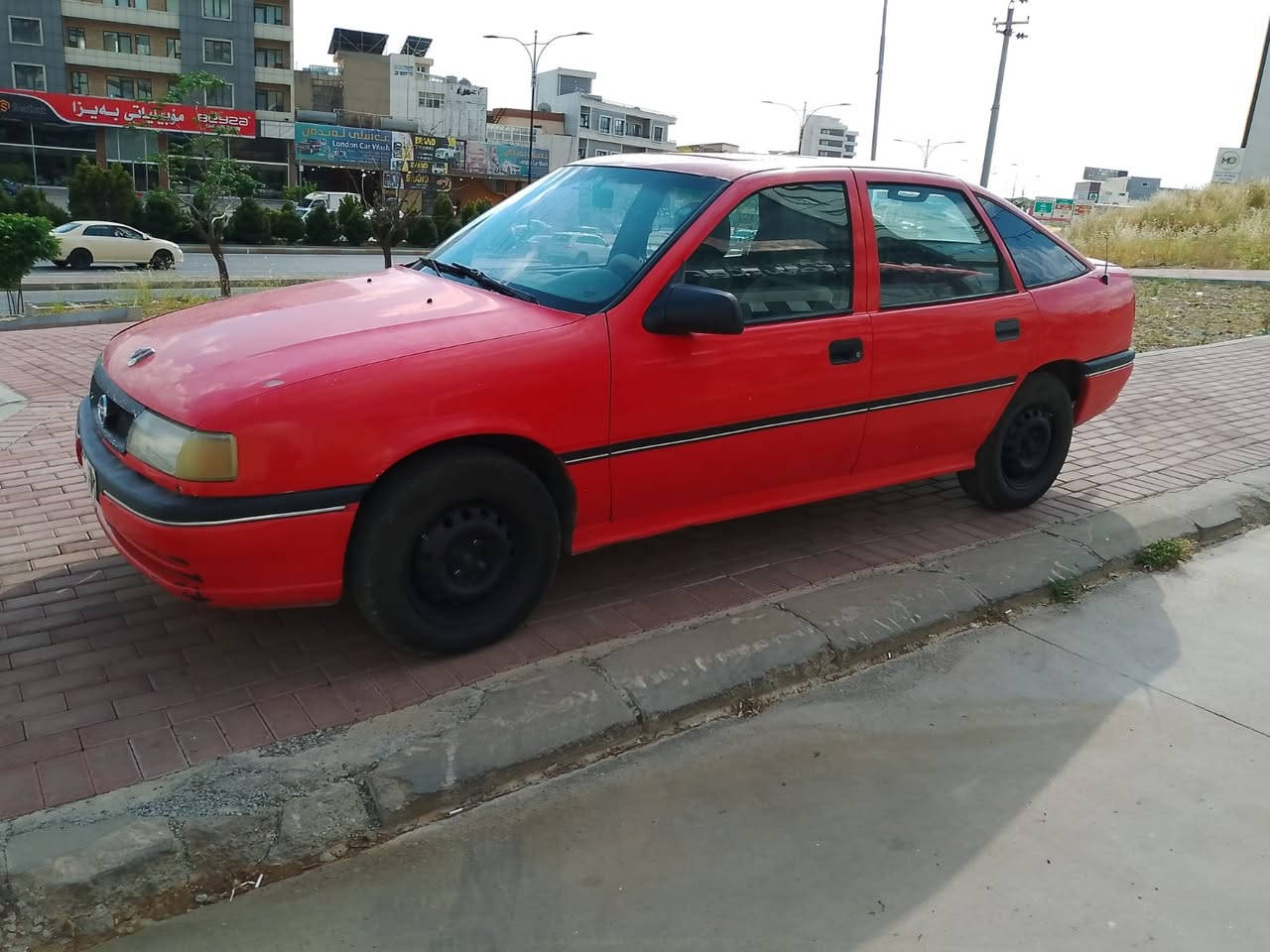 اوبل فيكترا بۆ فرۆشتن 1990 كير عادي مكينة باشرت ارم بلاستيك ***********

