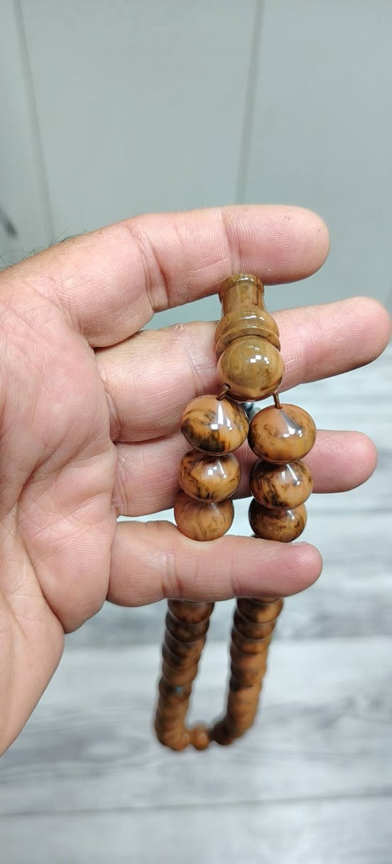 السلام عليكم عروض خاصه ولمده محدوده
سبحه سندلوس ألماني ضبعه خراطه يدويه الشاهد طراز هوروز كركوشه انتيمون طلاء ثابت مع حبه اضافيه قياس الحبه ١٥ مليم گصه عرموطي او يسميه البعض دمعه بوزن ٨٤ غم مسبحه تسر الناظرين والتصوير ضالمه للحجز والاستفسار التواصل على الخاص والتوصيل مجاني لجميع أنحاء العراق حصرا مع علبه هديه تحمل علامتنا التجاريه
وتدللون اغاتي
