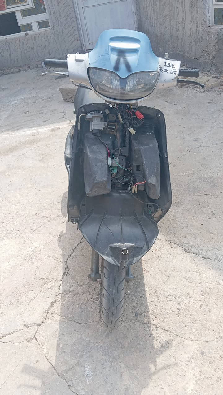 دراجه فراشه فحل للبيع الدراجه مبدل بس ولفات وبيها شلعه ومعدل تشك الكاع ماعيزه غير بس  كفرات وباتري السعر ٢٧٥ وبيها مجال قليل مكاني نجف مشخاب 
الشراي خاص او اتصل ***********

نص مكتوب في الصور:
- h❤pe
- h❤️pe
