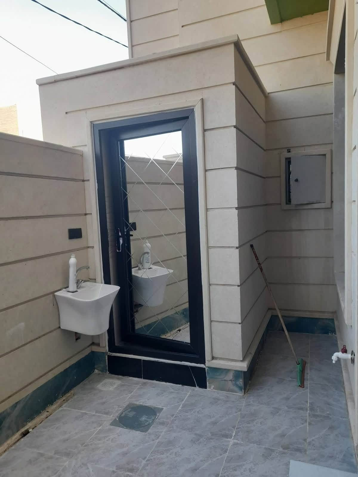 🏠 فرصة لامتلاك دار مميز في تكريت للبيع
الموقع: تكريت - الديوم - التصنيع  

 المساحة: 150 متر  

 الواجهة: 7.5 متر نزال ٢٠ (تغليف حجر أنيق)

رقم العقار 5287

السعر 125 وبي مجال 

التفاصيل الداخليه 

 4 غرف نوم  

 استقبال  

 صالة  

 مطبخ  

 مجاميع صحية  3

📞 للاتصال والاستفسار:// ***********
