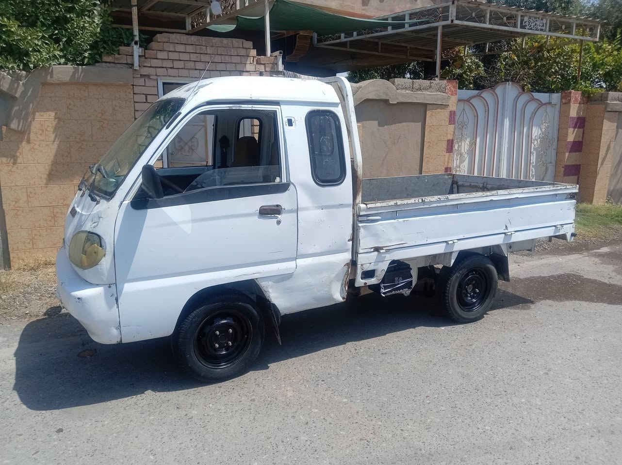 كيه فاوللبيع قماره وربع محرك نضيف كير صدر نضيف داخلها أوراق كامله نضيف يعوزها تكحيل شرط خياسات مابيها السعر١٣وبيها مجال المكان اشركاط الجميله الاتصال ***********
