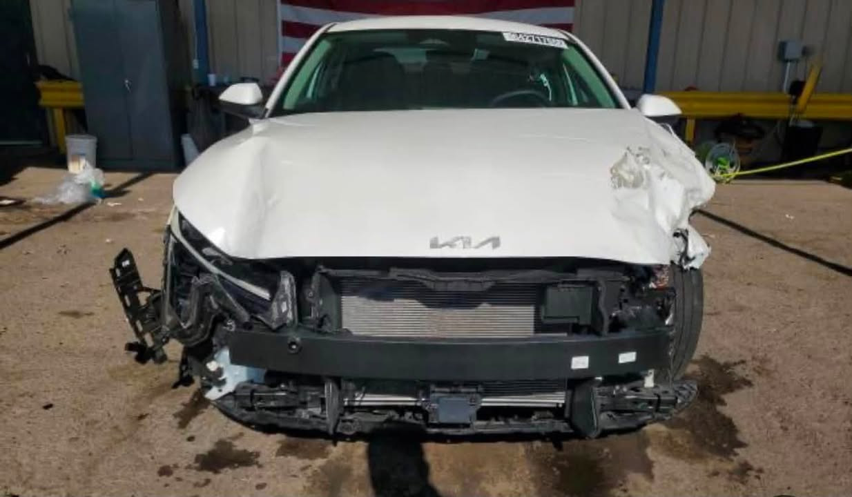 سلام عليكم سياره كي فور مديل 2025نص فول وارد مريكي حادثه بل منشور رقمه شهدا ماشيه 15 ريده 150 بيه مجال ***********
