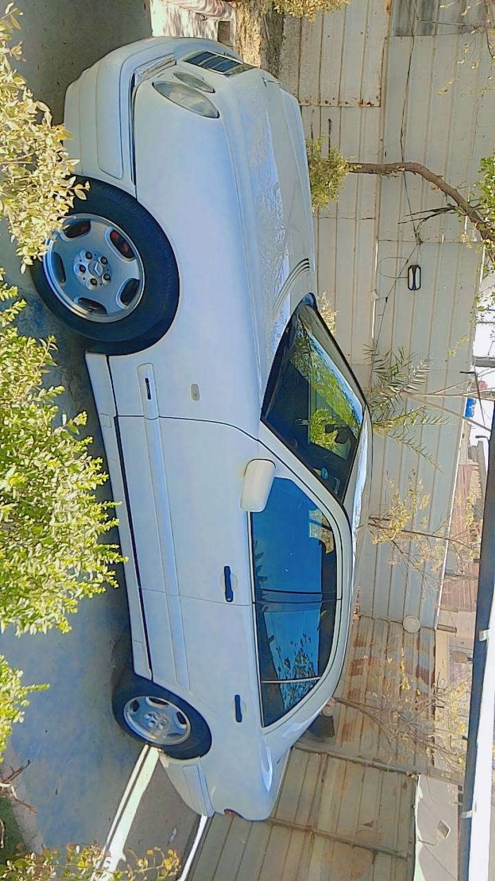 سلام عليكم 
🚗 مرسيدس "أم عيون" (E320) موديل 1998 للبيع
المواصفات العامة:
النوع: مرسيدس بنز - E-Class (أم عيون - W210)
الموديل: 1998
المحرك: V6 3.2L (محرك 320 القوي)
الجير: أوتوماتيك
🌟 مميزات وتفاصيل السيارة:
المحرك والجير: بحالة ممتازة، أداء قوي ونعومة في القيادة.
التكييف: شغال ممتاز (تبريد وتدفئة).
الداخلي: غرفة جلد بحالة جيدة جداً + تخشيب كامل.
المواصفات العالية:
كوشن كهرباء / ذاكرة تخزين
فتحة سقف (متوفر) سعر 110 بيه مجال عنوان الرئاسه العبيدي رقم ***********
