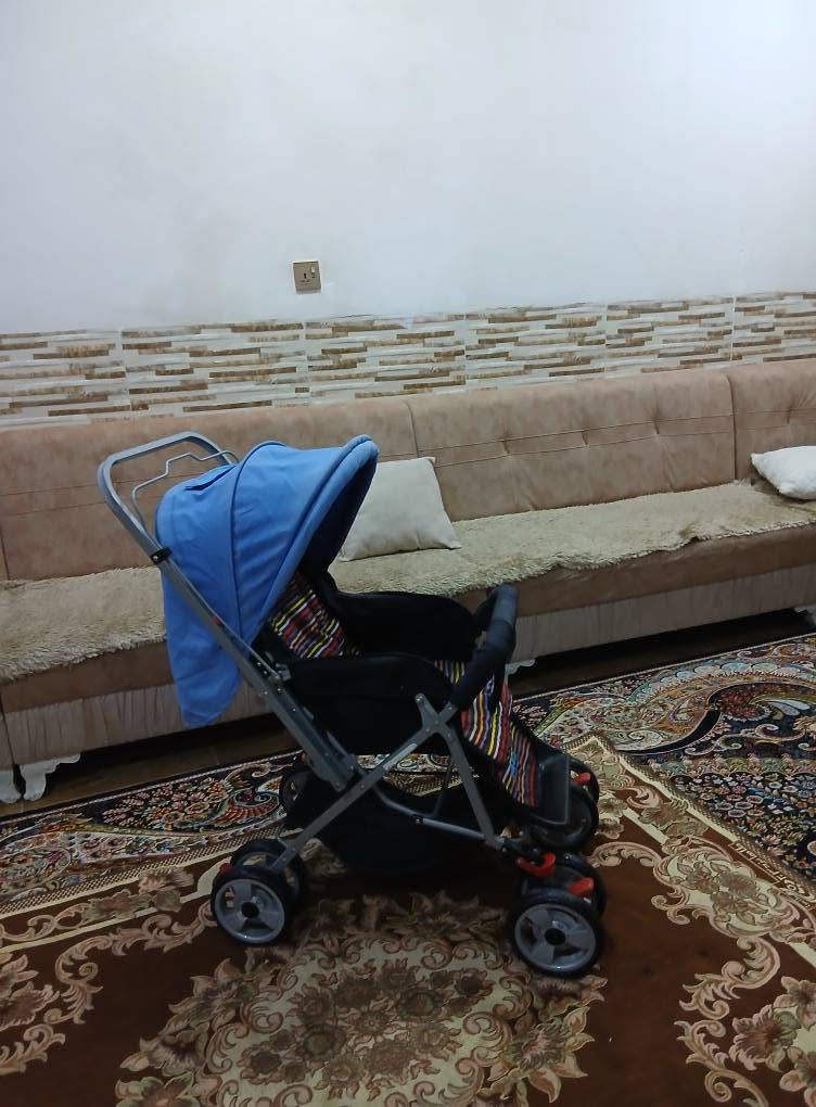 عارەبانەی مناڵان ئەوروپیە شەریکەی vava یە، زۆر تۆکمەو بێعەیبە ، 8 تاییە و تایە گەورەیە، قایشی بەستنەوەی هەیە، دەسکەکەی دوئاڕاستەیەو ئەتوانی مناڵەکە ڕوبکەیتە خۆت ، کورسیەکەی تەواو تەختەکرێ بۆخەوتنی مناڵ، ژێری پێوەیە بۆشت هەڵگرتنو بازاڕی ، تایەو ئیستۆپ و لێخوڕینی زۆر مەزبوتە
شوێن قاچی مناڵەکە بەرز ئەکرێتەوە، ئەتوانی لە تەمەنی یەک ڕۆژی مناڵی تێبکەی تا 5 ساڵی 
سعریشی زۆر گونجاوە قفڵی 45 هەزارە بەبێ معامەلە
سلێمانی ، گەیاندن هەیە*********** السليمانية, العراق
