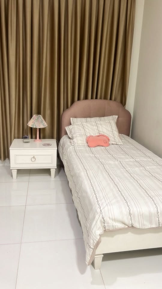 غرفة نوم • بناتية