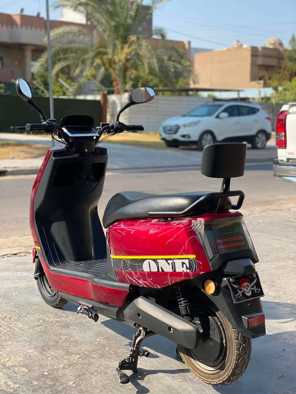 بسم الله الرحمن الرحيم
للبيع سكنس شحن ماركة ONE بحالة جيدة ومواصفات ممتازة:

* نظام P
* نظام بلوتوث
* منفذ شحن
* إشارات يمين ويسار
* لايت عالي، ناصي، ورماش
* قدرة الملف: 1500 واط
* 6 بطاريات جديدة
* الممشى: كيلو ونصف فقط
* يمشي بالشحنة الواحدة من 35 إلى 40 كم
* السرعة الحقيقية: 50 كم/ساعة

السعر: 800 ألف دينار عراقي (قفل)

الموقع: بغداد / العامرية

للتواصل والاستفسار: ***********

الله يبارك للبائع والمشتري، والرزق على الله.
