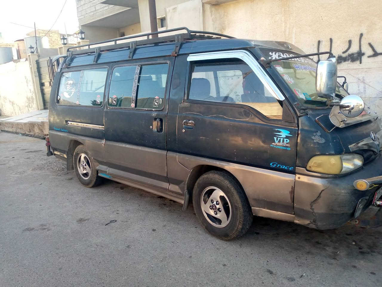 كيه هونداي للبيع موديل 96وبيها حصة كاز بيها اثر نفخ وسياره بااسمي نهاية 2028 رقم دولي وهيه مامسجلة مرور مصفر السعر 58 ورقه/رقم الهاتف ***********
