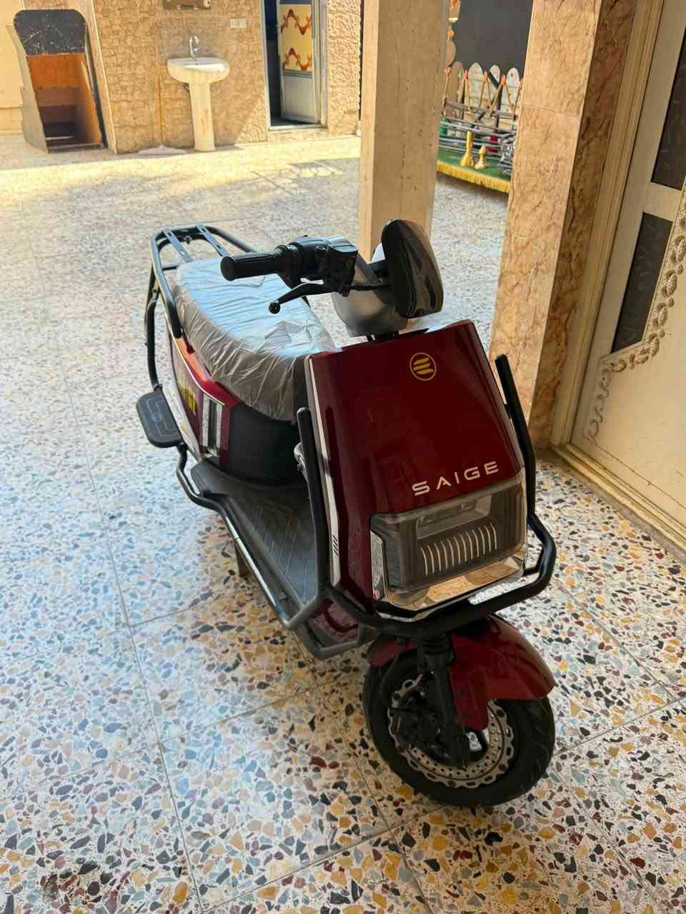 السلام عليكم دراجة شحن  سعرها 750فول مواصفات تجي ٦ بطاريات كبار
ملف ٢٠٠٠
لايت زنون عالي ناصي
اشاير يمنة يسرة 
نضام P
بريكات امامي خلفي 
شاحنة الأصلية مالتها 
الدراجة تجي ٣ سرع طيارة 
شاشة ايباد 
الدراجة تجي مدرعة بلكامل 
مكاني بغداد حي العامل رقمي ***********
