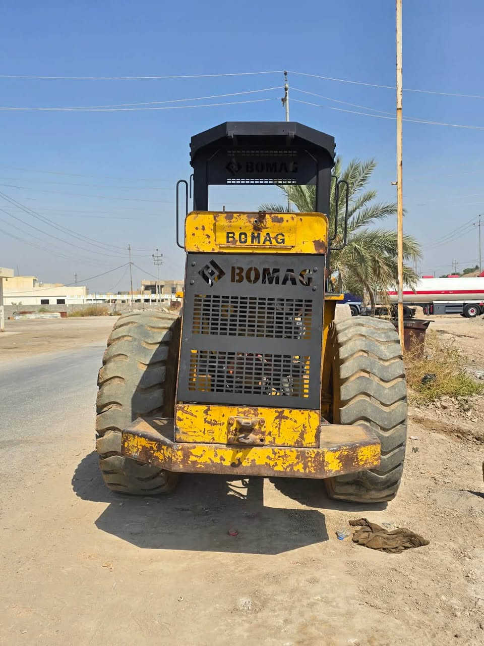 السلام عليكم للبيع حادلات ٢ جاهزات مكان الرمادي مكلف بل نشر للستفسار ***********
