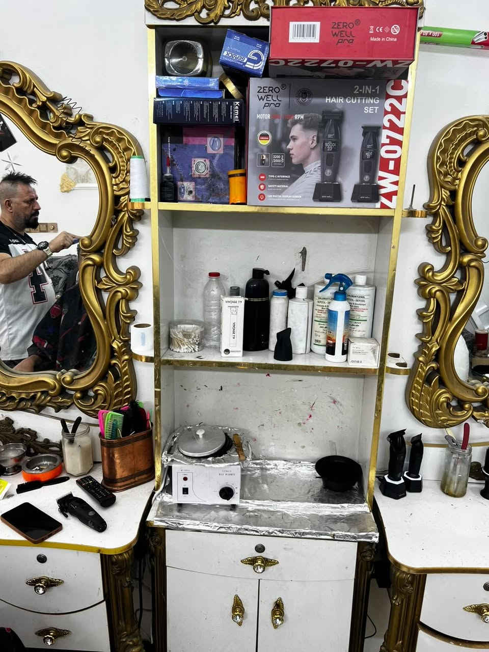 ميز حلاقة ٣ • نظافة ٨٠٪ • توصيل بغداد