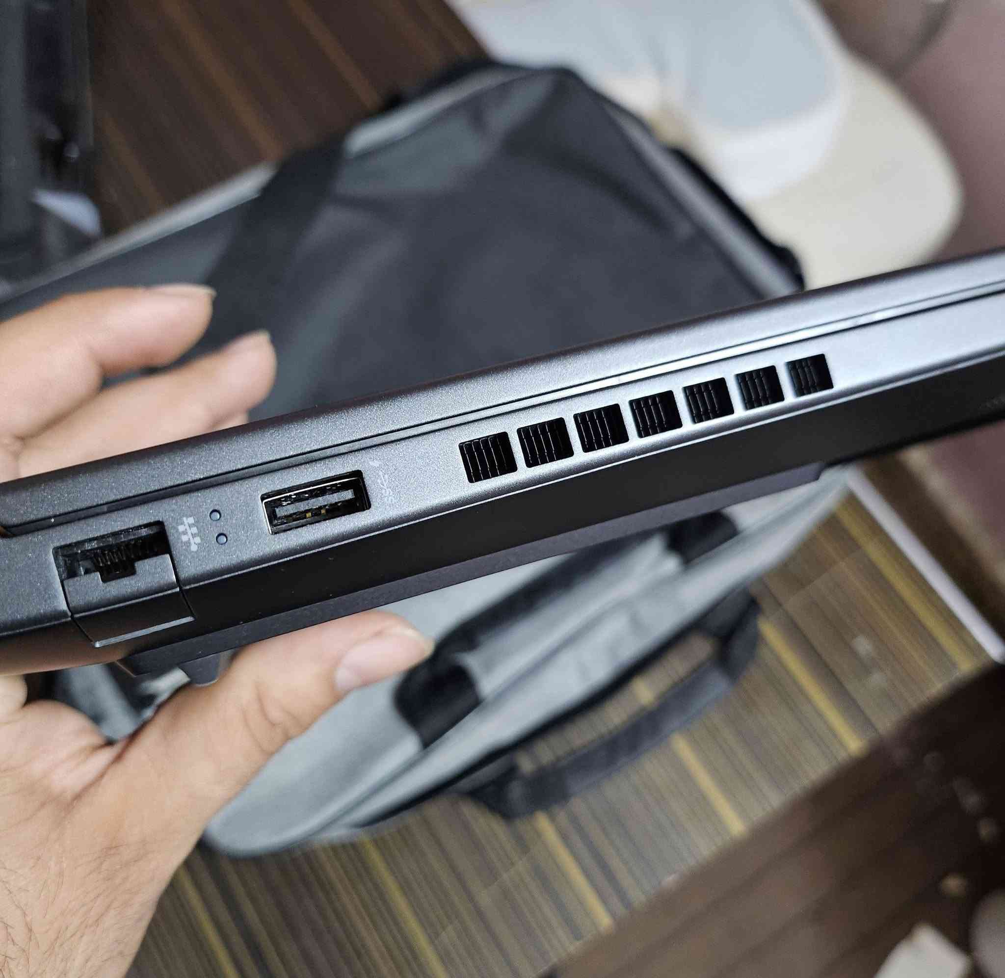 لابتوب للبيع براند 
Hp victus 16 هاي ايند 
نضيف مستخدم اقل شهر 
Ryzen 7 8845hs 
Ram 16gb ddr5 5600hz هرتزية عالية 
Ssd nvme 512 اخر جيل 
Rtx 4070 8gb 120w مع تيربو 
Screen Full hd 1080p 144hz 
نظام تبريد ضخم بثلاث فتحات 
يشغل اقوة العاب  بأعلى فريمات ودقة والبرامج الهندسية الثقيلة وشغل المونتاج الثقيل 
ويا جنطة وشاحنه الاصلية 
سعر مليون و 770 الف وبي مجال للشراي 
توصيل موجود رقم ***********

