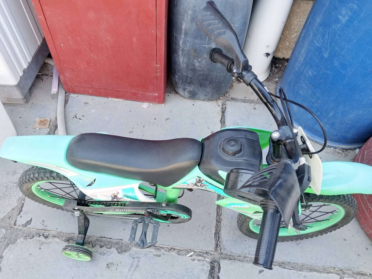 للبيع بايسكل وعربانه وهذا المدري شسمه
الباسل أخو الجديد والعربانه نضيفه والمدري شسمه ماعرف شبي يمكن بي البطاريه واكفه 
عالعموم السعر 75 كلهن مكاني بغداد الخطيب الزراعي 
للتواصل ***********

