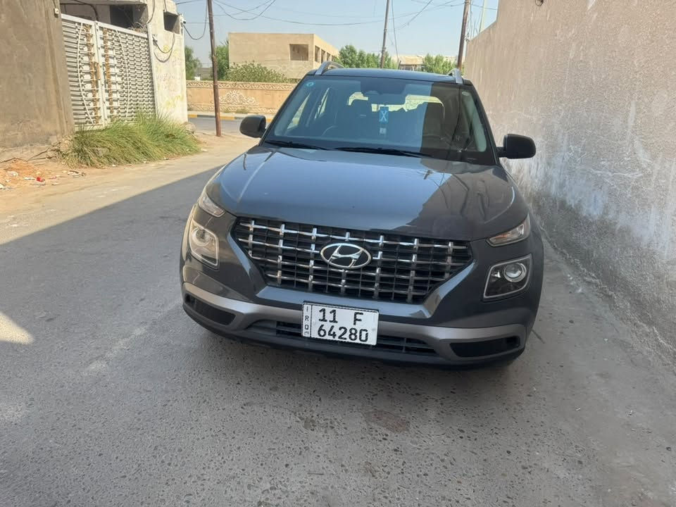 هونداي فينو موديل24لمتيد توكلر
بيها بارد بجاملغ الايسر وبالباب الخلفي على كد اربع اصابع …

3انظمه قياده 

تشغيل عن بعد 

تدفئه كشنات 

رادرات جانبي وامامي 

شاشه كار بلي 
السعر 143$
***********
