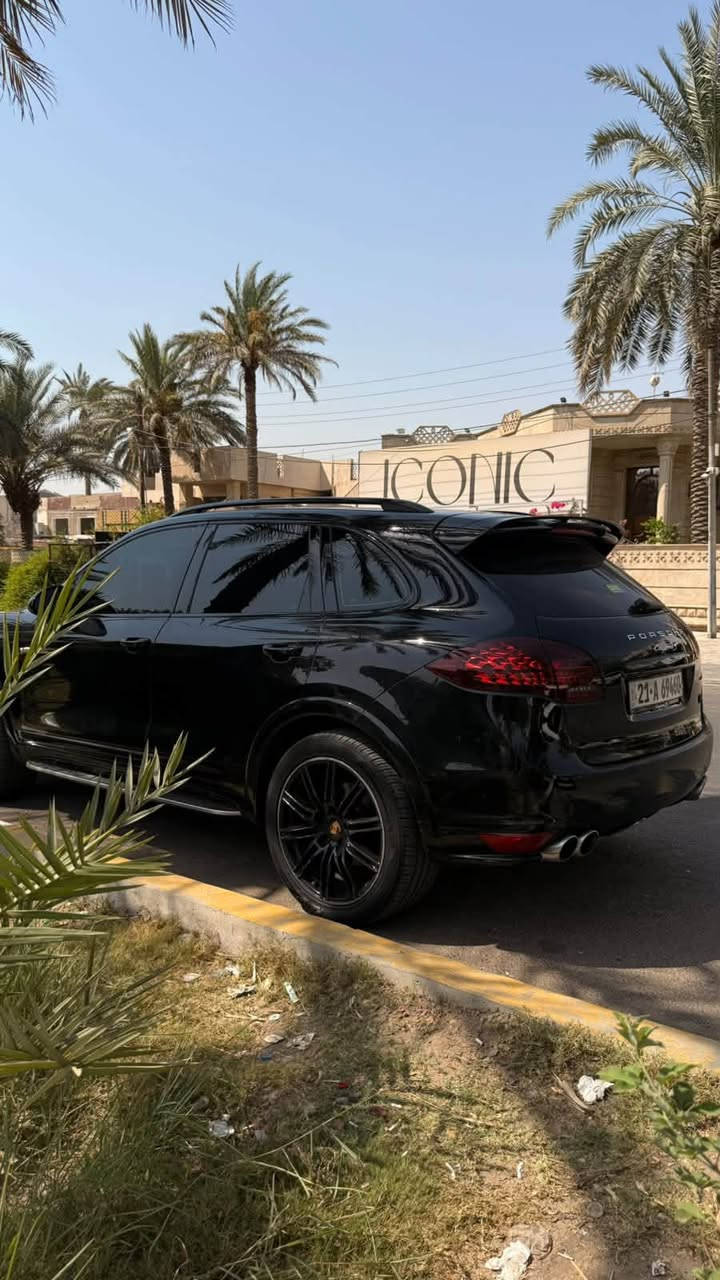 السلام عليكم 
انضف بورش suv بالعراق كايين s 2014 مكفولة كفالة عامة خليجية السيارة فول مواصفات مكينة + كير على وضع الشركة v8 تنفس طبيعي  

- اللون عنابي نيلي ( مميز ) 
- رادار امامي 
- رادار خلفي 
- ماشيه 130 الف كيلو 
- كامرة 
- حساسات 
- تضليل بالسنوية من مرور سليمانية 
- مري شفط 
- جكات ٣ وضعيات 
- ثلاث وضعيات قيادة ( normal - sport - eco ) 
- قيادة مريحة وسلسلة 
- محرك وكير كفالة على وضع الشركة برغي واحد ممفتوح + المحرك المرغوب والاقل تعقيداً v8 تنفس طبيعي 
- تبريد 8 قطع بارد جداً 
- مساج كشنات 
- تبريد كشنات 
- تدفئة كشنات 
- لون الكشنات احمر جلد طبيعي اصلي 
- السقف كنتارا اصلي 
- المقابض كاربون فايبر اصلي 
- الستيرن كاربون فايبر اصلي 
- شفتات بالستيرن 
- تدفئة ستيرن 
- وضعيات كهربائية مختلفة للكشنات + خزن 3 حركات 
- بنوراما فتحتين 
- نظام الملاحة 
- بردات خلفية 
- تحكم منفرد بالمقصورة الامامية للجهتين 
- تلفون خاص بالشركة 
- سماعات رأس البورش الاصلية 
- سستم سماعات  Burmester High-End Surround Sound اقوى سستم بالعالم يجي 16 سماعة 
- صندوق كهرباء 
- السيارة جاهزة تاخذ وتروح بيها لالمانية اذا وكفتك تعال رجعها اي نقص مابيها من صدر ودهن وفلاتر 

هذه الفئة بيها كلش هواي مواصفات ذكرت فقط التفاصيل الي نبحث عليهن احنه 

اما سعر السيارة فمستحيل تلكي هل سعر بهيج نظافة 
السعر ب265$ ورقه وبيه مجال بسيط
مكان السياره بغداد
واي استفسار اني حاضر

***********

0772434635

( محمد الصعب )
